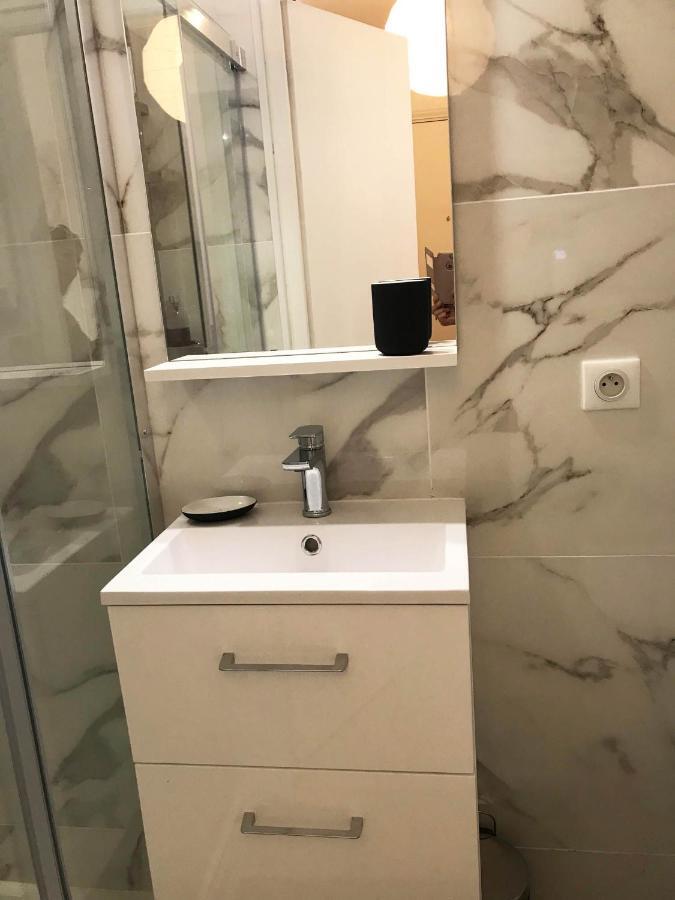 Calme Et Cosy Proche Quartier Port Apartment Nizza